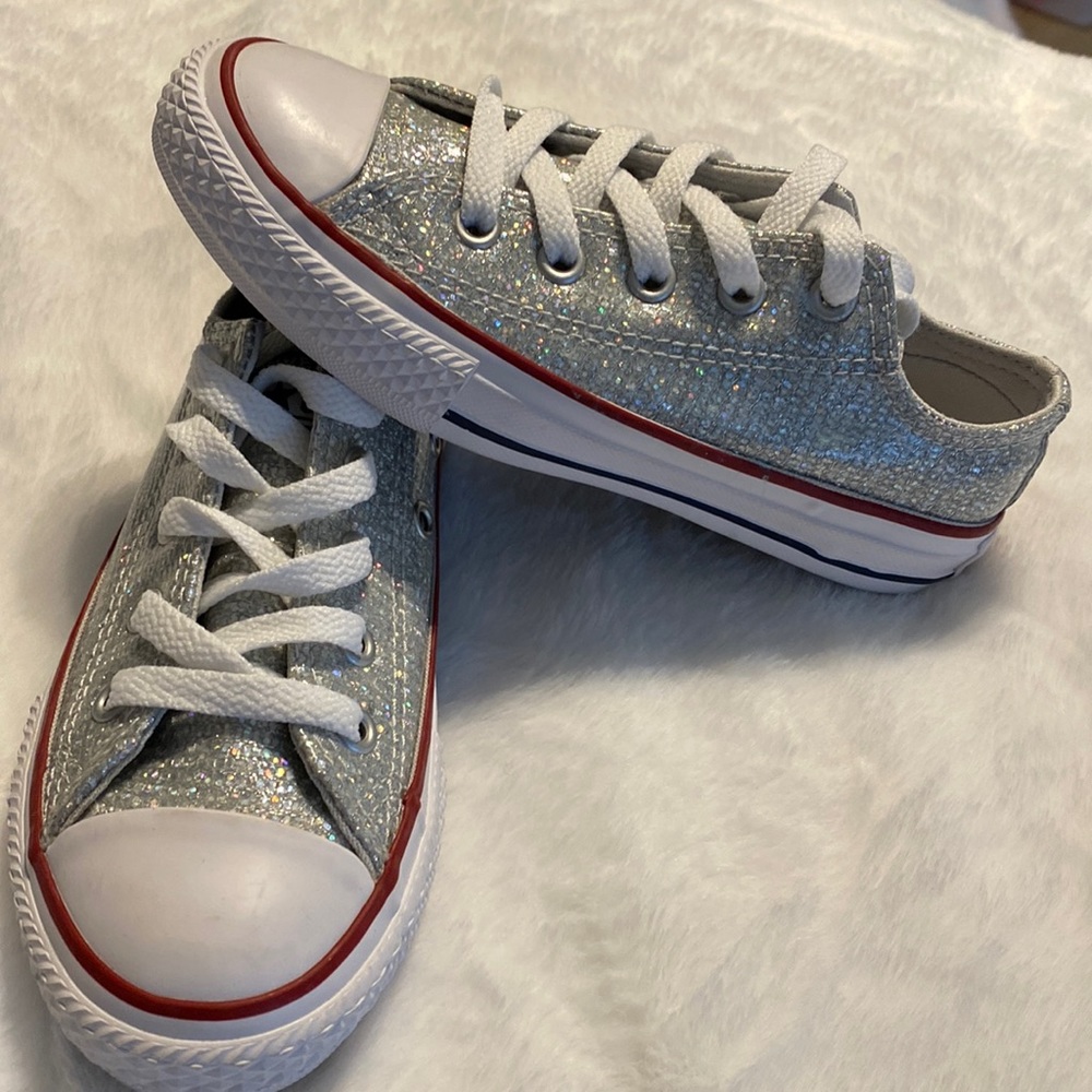 girls low top converse sneaker size 12y